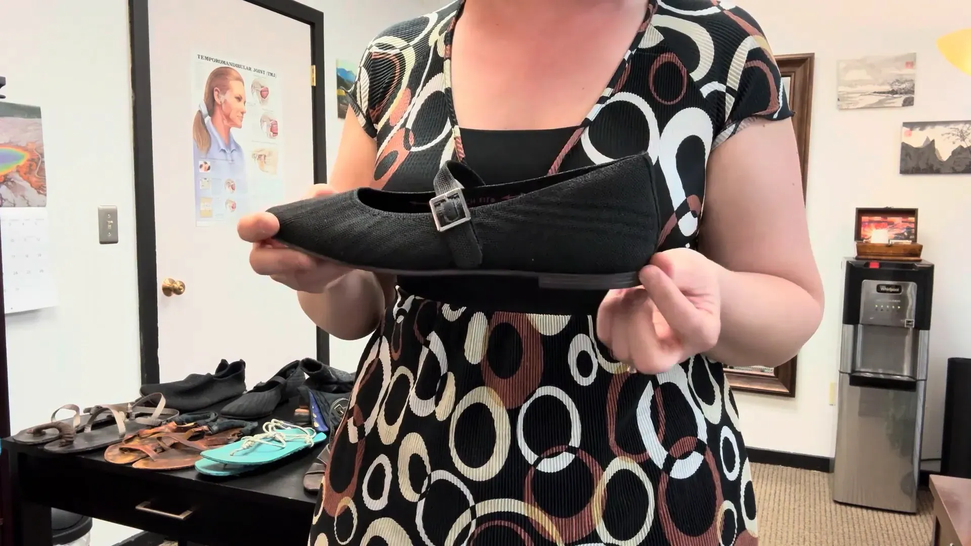 Minimal heel shoe with some toe spread limitation