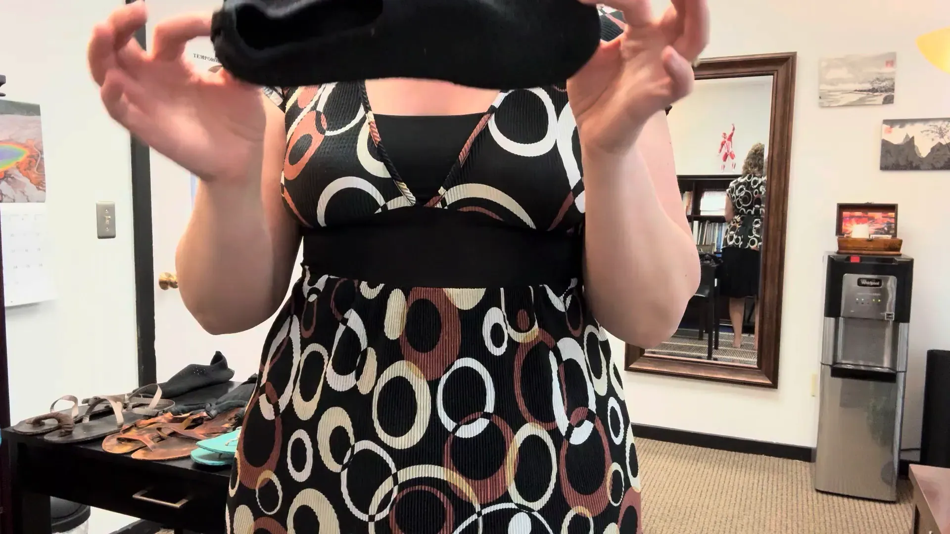 Water socks holding on to the foot and allowing toe spread