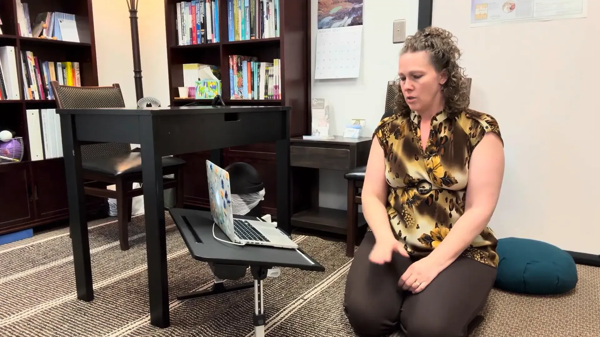 Showing inexpensive floor desk options